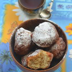 Рецепт Творожных пончиков с малиной