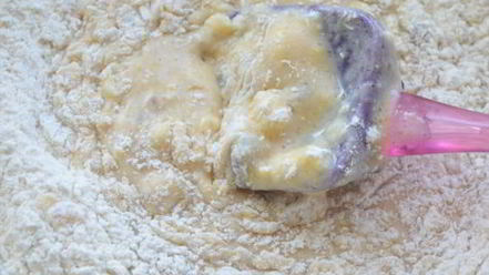 Рецепт творожных пончиков с малиной