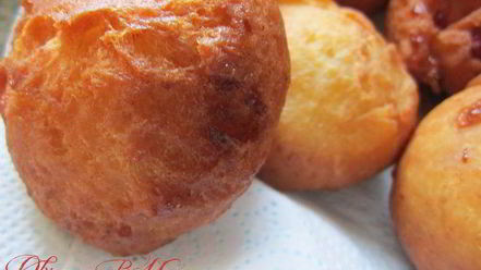 Рецепт творожных пончиков с вишней