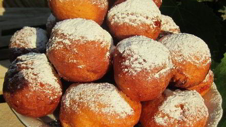 Рецепт творожных пончиков с вишней