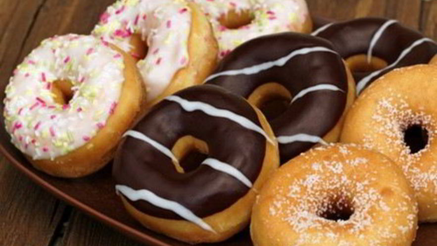 Рецепт творожных пончиков в белом шоколаде