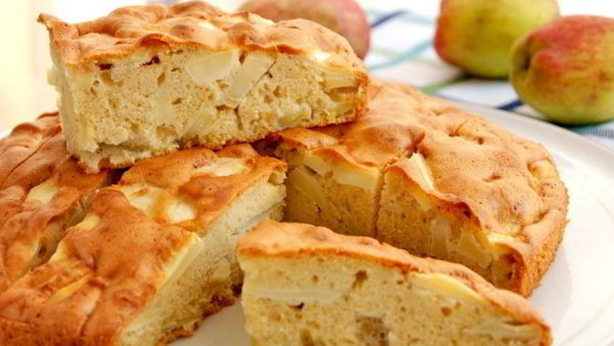 Рецепт быстрой яблочной шарлотки без яиц