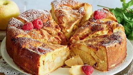 Рецепт Домашней шарлотки с яблоками в духовке