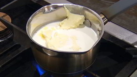 Рецепт хитрой грушевой шарлотки с ежевикой