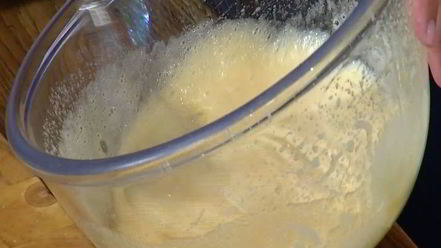 Рецепт хитрой грушевой шарлотки с ежевикой