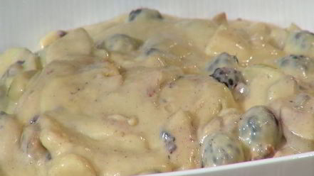 Рецепт хитрой грушевой шарлотки с ежевикой