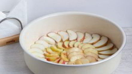 Рецепт классической шарлотки с яблоками и нектаринами