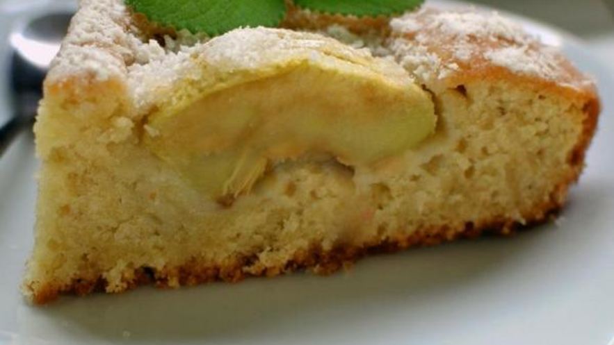 Рецепт нежнейшей шарлотки в духовке