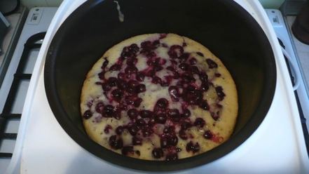 Рецепт пирога с вишней в мультиварке типа шарлотка