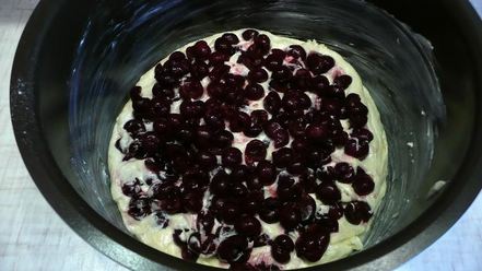 Рецепт пирога с вишней в мультиварке типа шарлотка