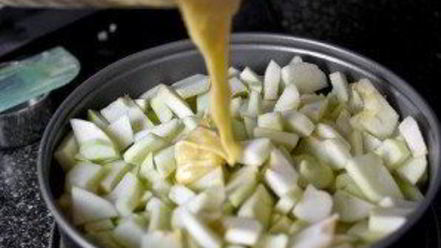 Рецепт пышной шарлотки с яблоками