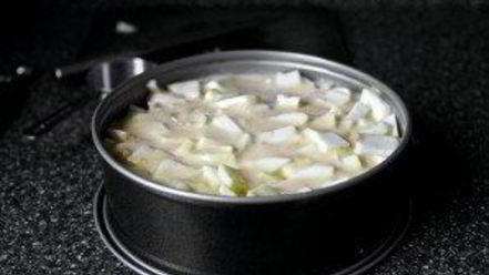 Рецепт пышной шарлотки с яблоками