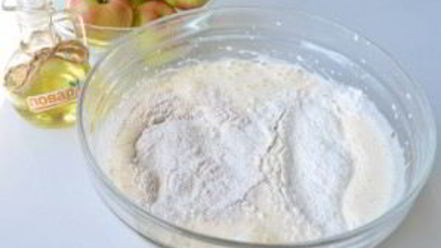 Рецепт ржаной шарлотки с яблоками