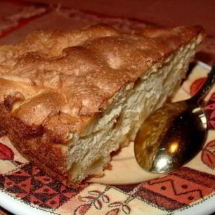 Рецепт Шарлотки из хлеба и брынзы по-румынски