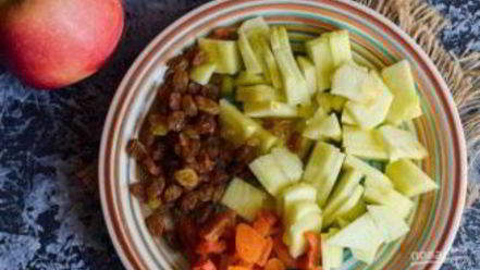 Рецепт шарлотки из яблок на сметане