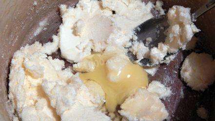 Рецепт шарлотки на кефире в мультиварке