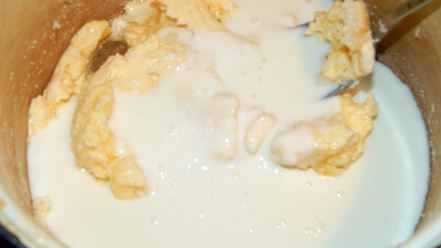 Рецепт шарлотки на кефире в мультиварке