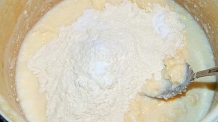 Рецепт шарлотки на кефире в мультиварке