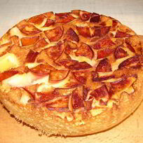 Шарлотка с ананасами в мультиварке