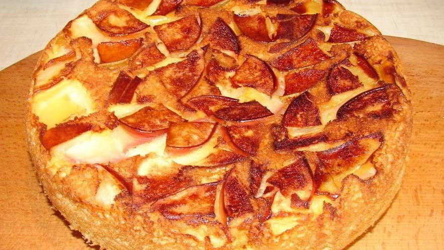 Рецепт шарлотки с ананасами в мультиварке