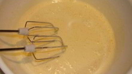 Рецепт шарлотки с ананасами в мультиварке