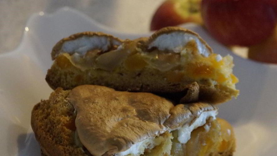 Рецепт шарлотки с курагой