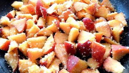 Рецепт шарлотки с нектаринами