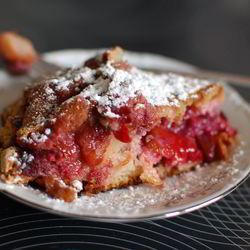 Рецепт Шарлотки с ржаной мукой, яблоками и сливой