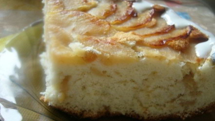 Рецепт шарлотки с яблоками и изюмом