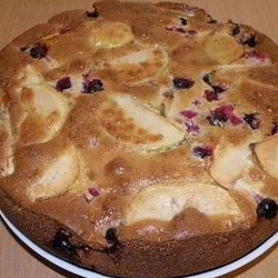 Рецепт Шарлотки с яблоком и смородиной