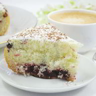 Рецепт Шарлотки с ягодами в мультиварке