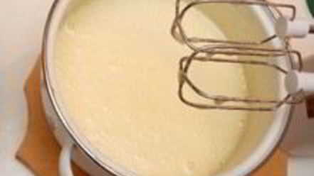 Рецепт шарлотки с замороженными яблоками