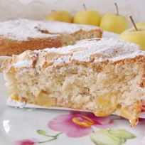 Шарлотка в духовке с яблоками