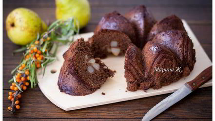 Рецепт шоколадной шарлотки с грушей и корицей