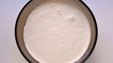 Рецепт шоколадной шарлотки с грушей и корицей