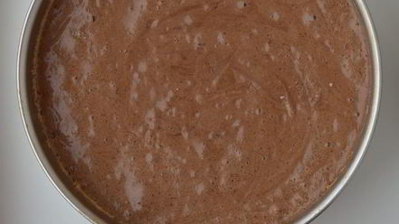 Рецепт шоколадной шарлотки с грушей и корицей