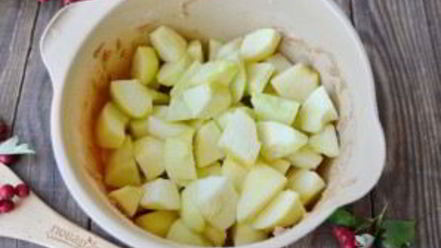 Рецепт шоколадной шарлотки с яблоками