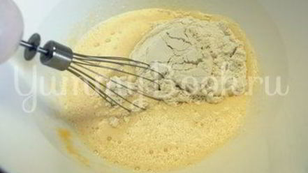 Рецепт яблочной шарлотки в мультиварке