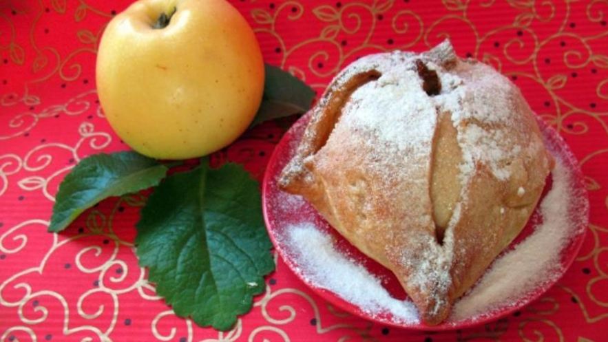 Рецепт яблочной шарлотки в творожных платочках