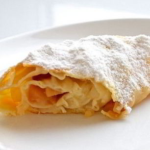 Рецепт Хрустящего яблочного штруделя с изюмом