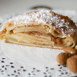 Рецепт Незатейливого яблочного штруделя