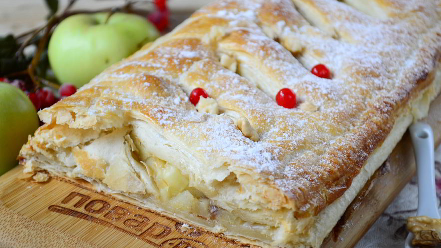 Рецепт самого простого яблочного штруделя