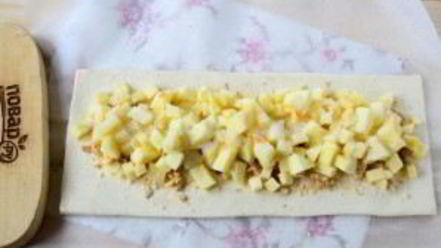 Рецепт самого простого яблочного штруделя