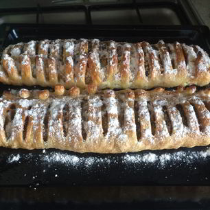 Рецепт Штруделя с грушами и грецкими орехами