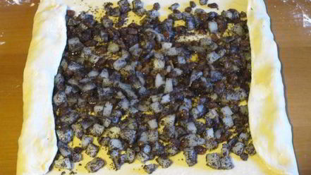 Рецепт штруделя с грушами, изюмом и маком