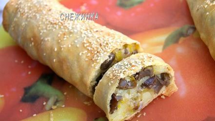 Рецепт штруделя с картофелем и грибами в сливочно-сырном соусе