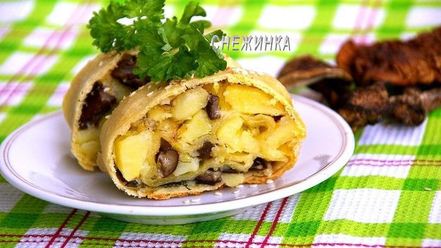 Рецепт штруделя с картофелем и грибами в сливочно-сырном соусе