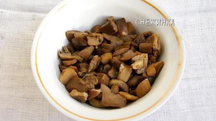 Рецепт штруделя с картофелем и грибами в сливочно-сырном соусе