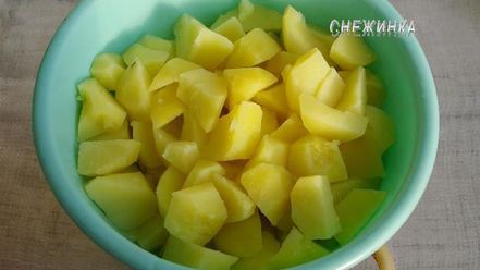 Рецепт штруделя с картофелем и грибами в сливочно-сырном соусе