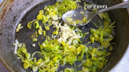 Рецепт штруделя с картофелем и грибами в сливочно-сырном соусе